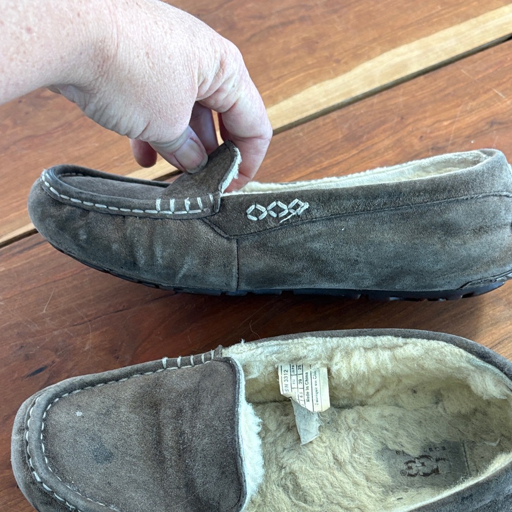 UGG Brown Suede Slippers 8 - Picture 7 of 12